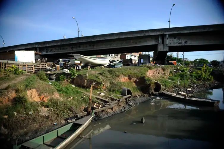 2.2 W Rio de Janeiro - Moradores do Complexo da Maré, agora ocupado por tropas do Exército e Fuzileiros Navais, vivem expectativa de mudanças sociais (Fernando Frazão/Agência Brasil)